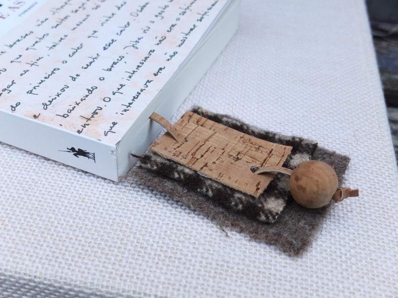 Book page holder